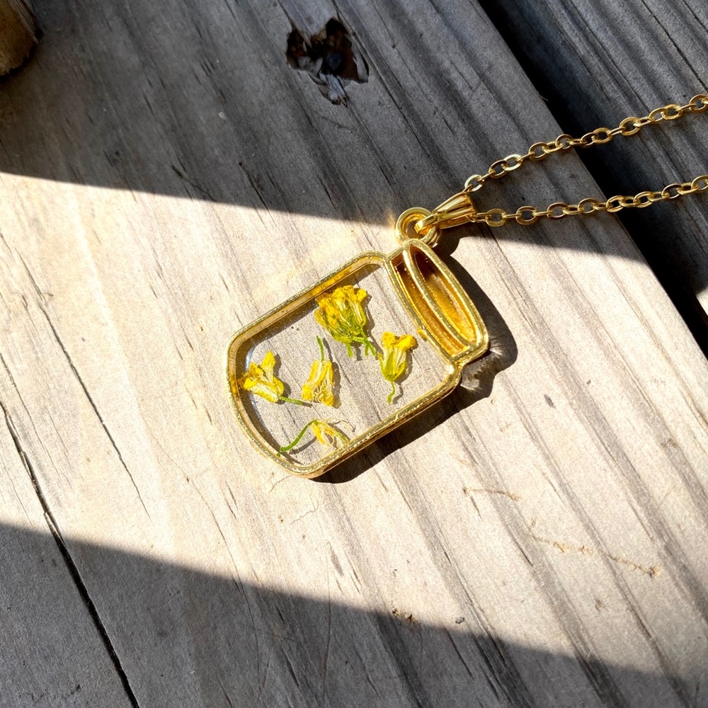 Real Dried Flower Mason Jar Necklace- BEAUTIFUL! - Picture 6 of 6